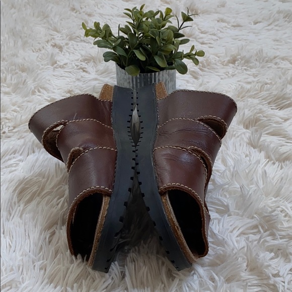 🎉HP🎉 Eddie Bauer Leather Sandal 💗 Brown - Picture 3 of 8